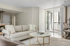 Hollywood 2BR w Gym Pool Lounge nr the 101 LAX-730